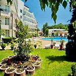 Apartment Charming 2-bed Flat With Pool View In Sunny Beach, Bulgaria *