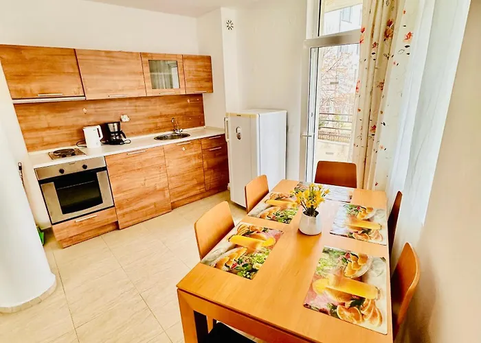 Charming 2-bed Flat With Pool View In Sunny Beach, Bulgaria Apartman Napospart