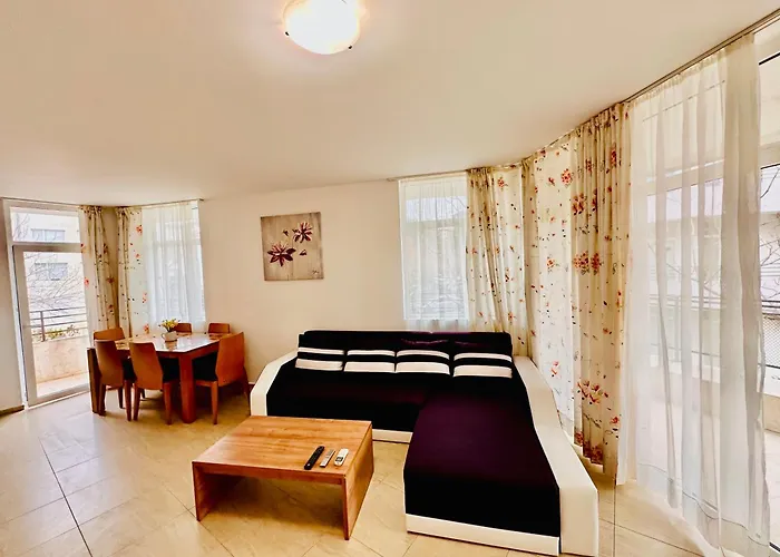 Charming 2-bed Flat With Pool View In Sunny Beach, Bulgaria Apartman *