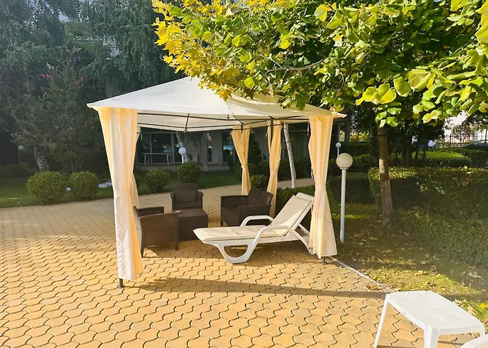 Charming 2-bed Flat With Pool View In Sunny Beach, Bulgaria Apartman