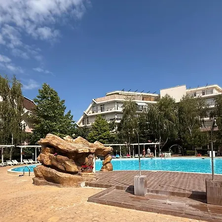 Charming 2-bed Flat With Pool View In Sunny Beach, Bulgaria