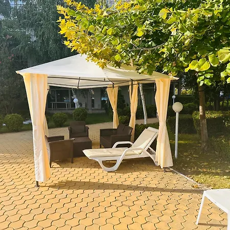 Charming 2-bed Flat With Pool View In Sunny Beach, Bulgaria Lejlighed