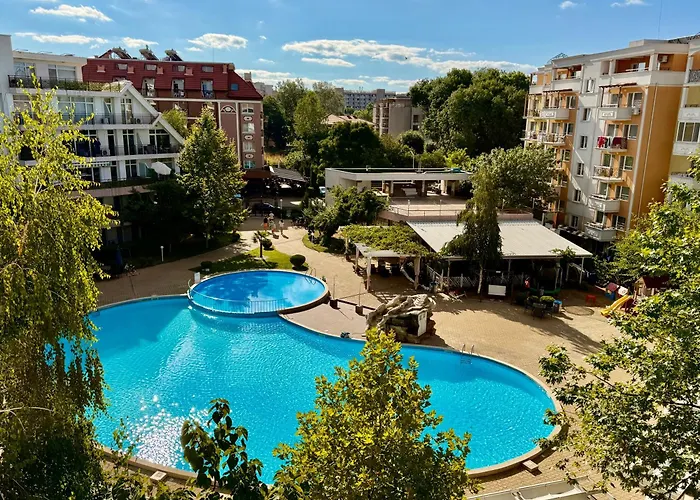 Charming 2-bed Flat With Pool View In Sunny Beach, Bulgaria *