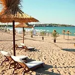 Charming 2-bed Flat With Pool View In Sunny Beach, Bulgaria アパート サニービーチ