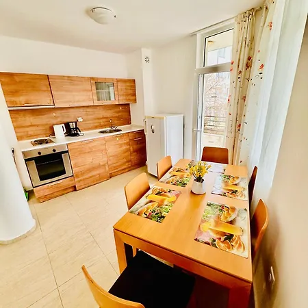 Charming 2-bed Flat With Pool View In Sunny Beach, Bulgaria Apartament Słoneczny Brzeg